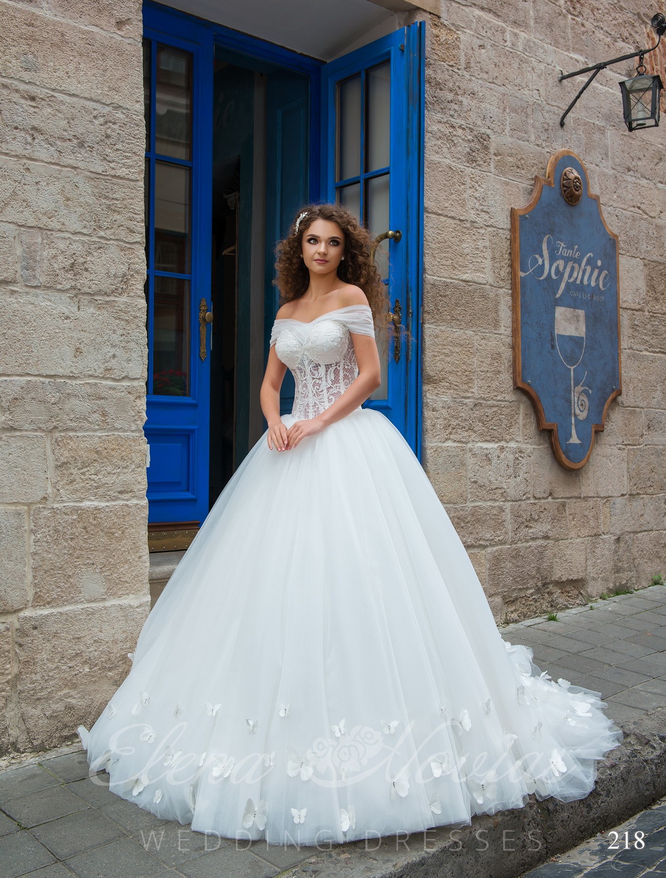 "Princess" style wedding dress model 218